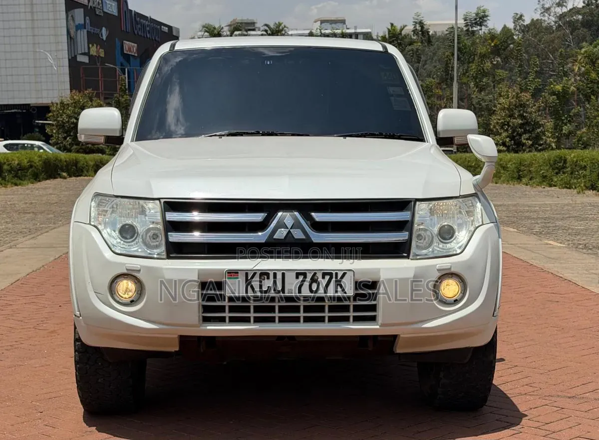 Mitsubishi Pajero 2012 White