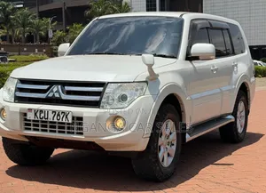Mitsubishi Pajero 2012 White