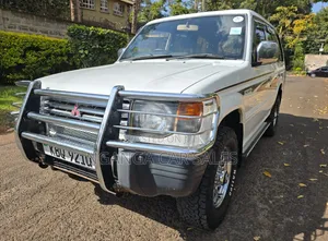 Mitsubishi Pajero 2011 White