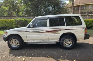 Mitsubishi Pajero 2011 White