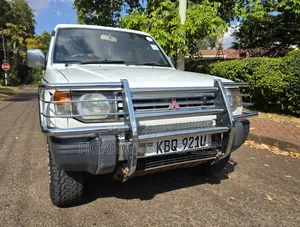 Mitsubishi Pajero 2011 White