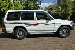 Mitsubishi Pajero 2011 White