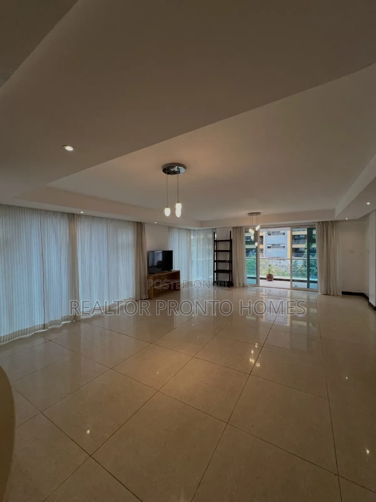 4bdrm Apartment in Riverside for rent