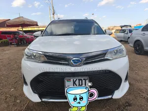 Toyota Corolla Fielder 1.5 Hybrid FWD 2018 White