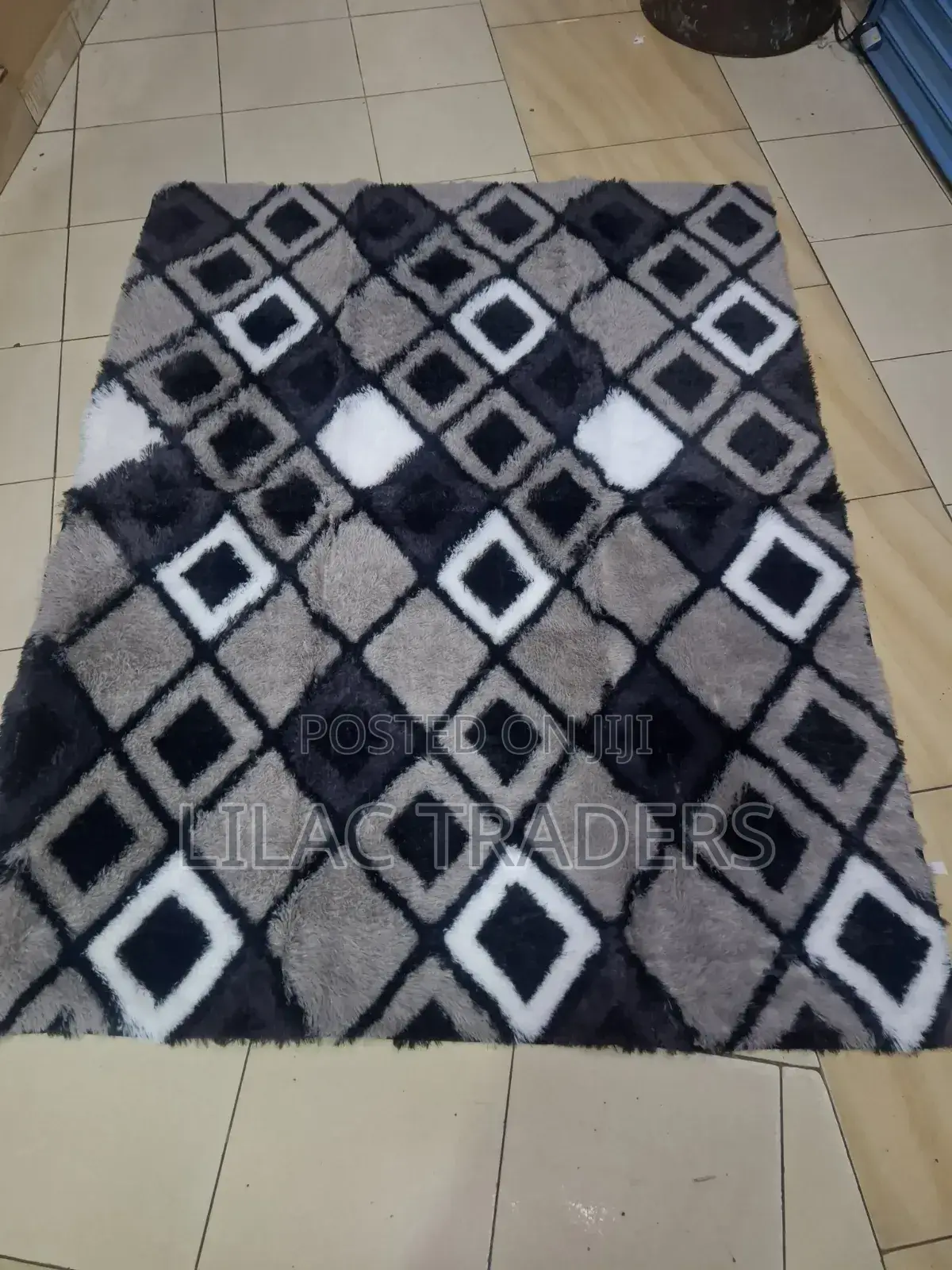 Fluffy  Carpet  Available  5x8