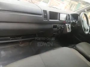 Toyota HiAce 2016 Silver