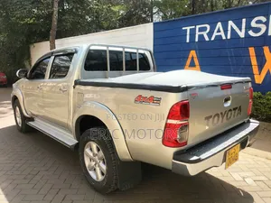 Toyota Hilux 2012 Beige