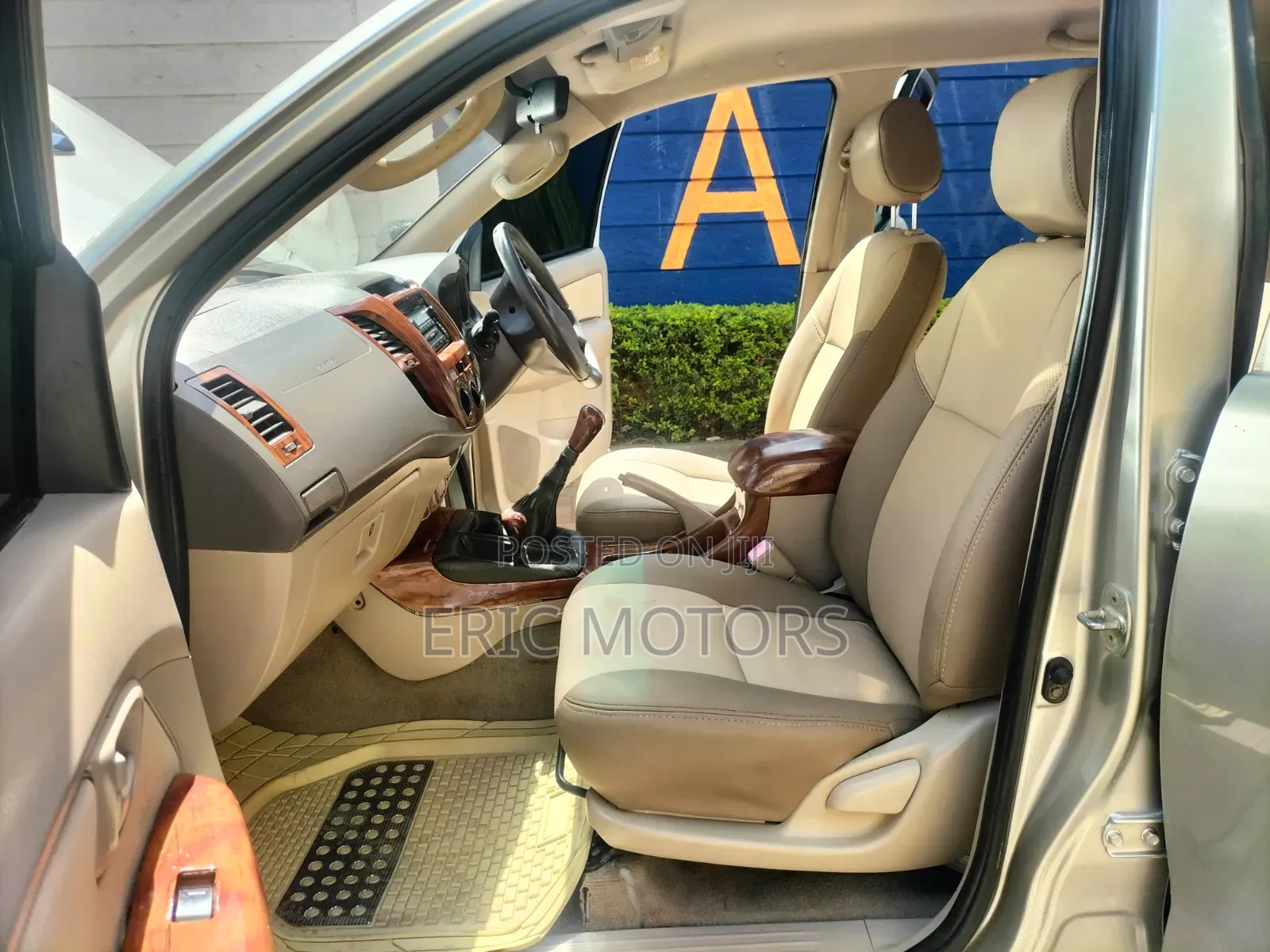 Toyota Hilux 2012 Beige
