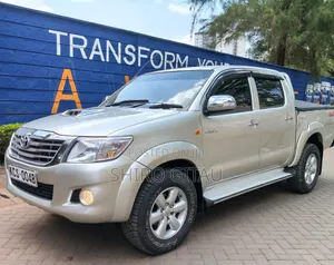 Toyota Hilux 2013 Silver
