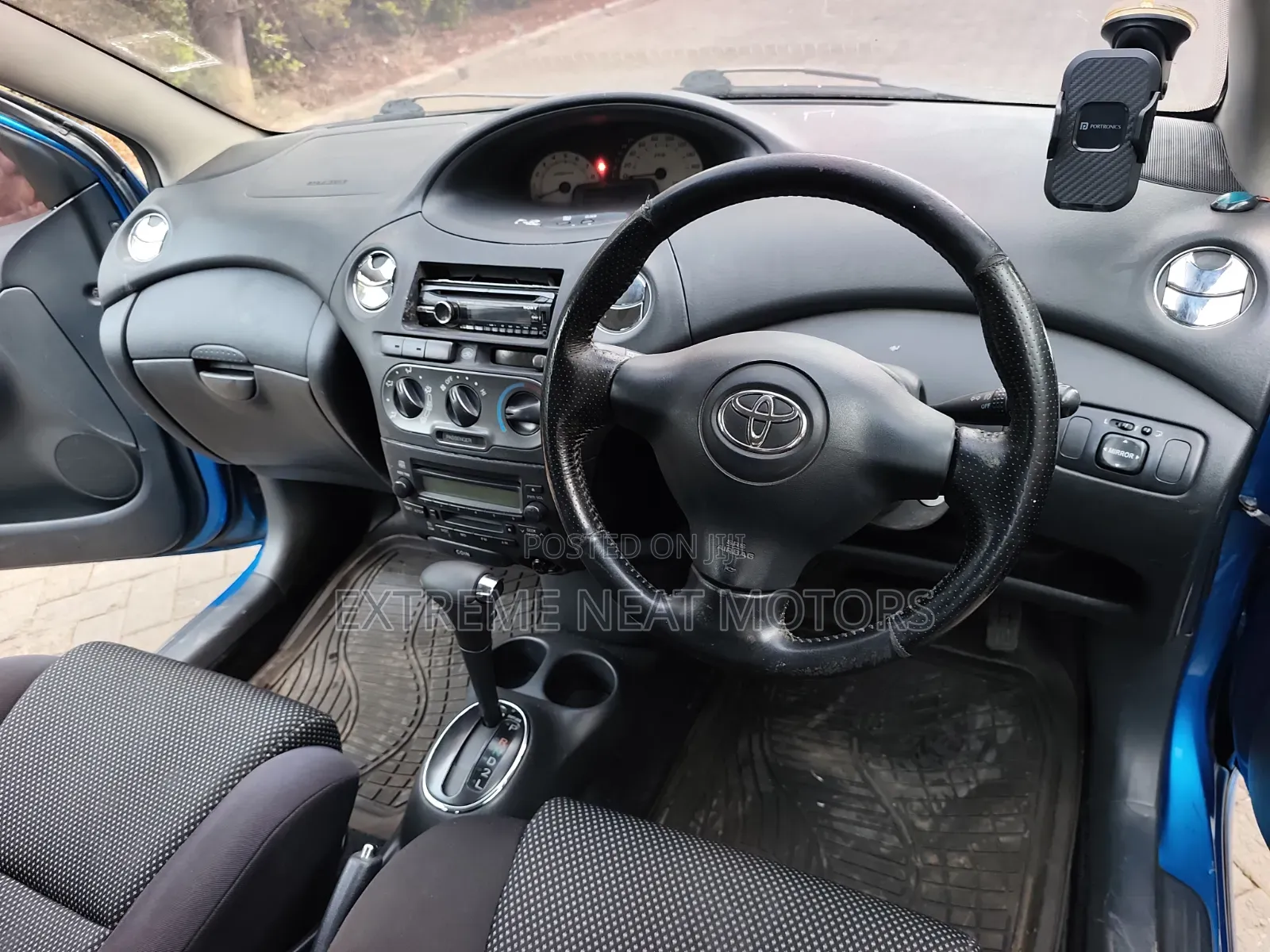 Toyota Vitz 2004 Blue