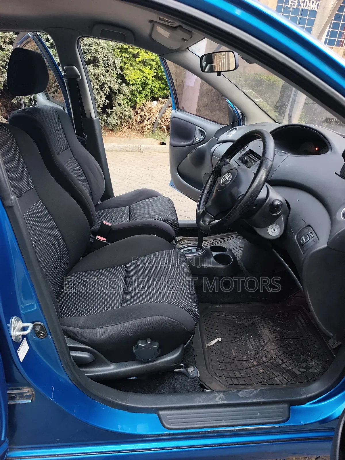 Toyota Vitz 2004 Blue
