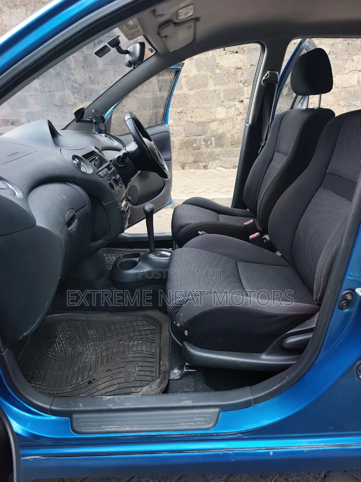 Toyota Vitz 2004 Blue