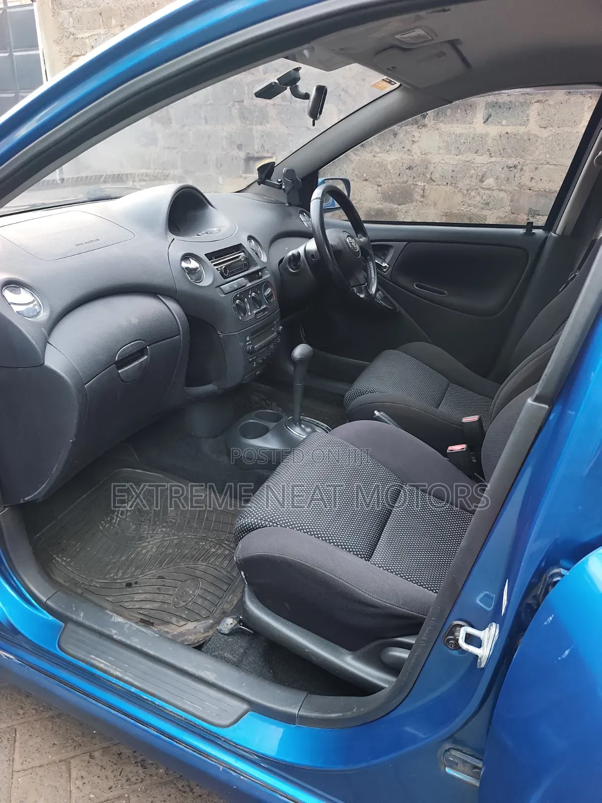 Toyota Vitz 2004 Blue
