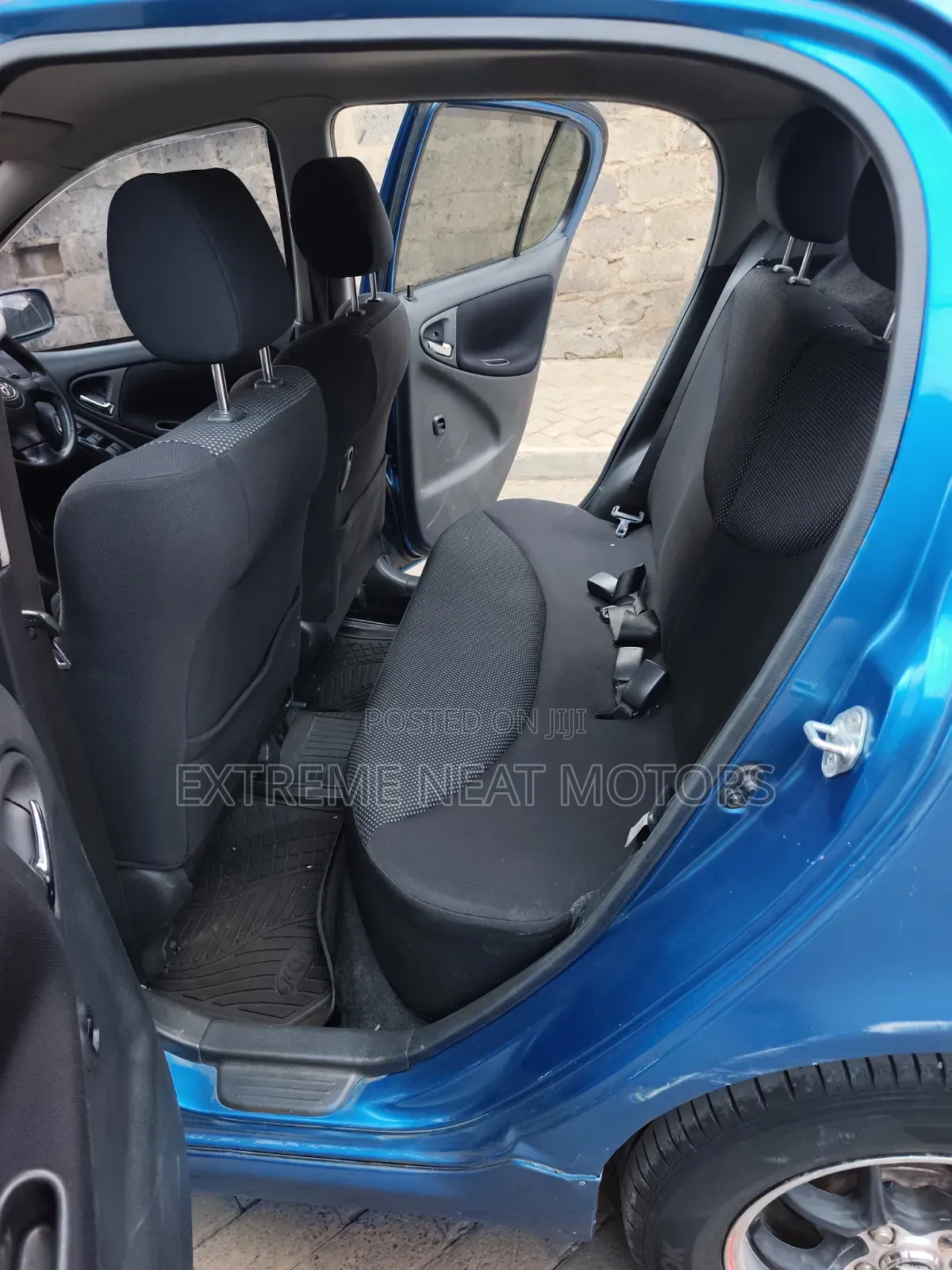 Toyota Vitz 2004 Blue