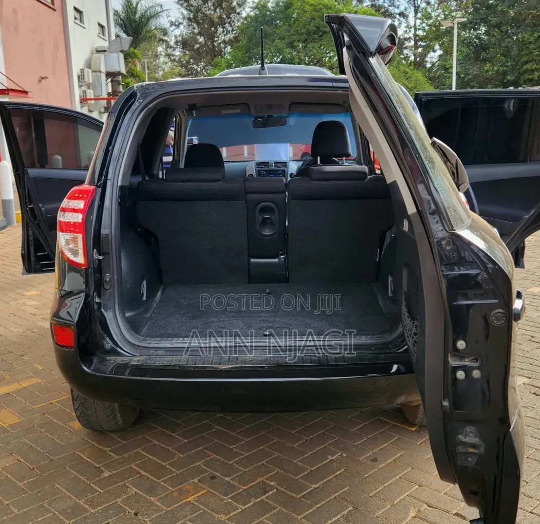 Toyota RAV4 2010 Black