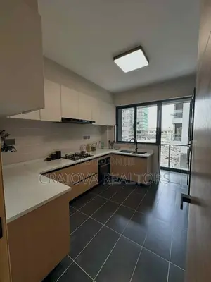 2bdrm Apartment in Gateway Mall Area for sale