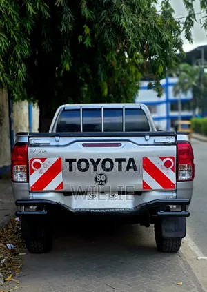 Toyota Hilux 2021 Silver
