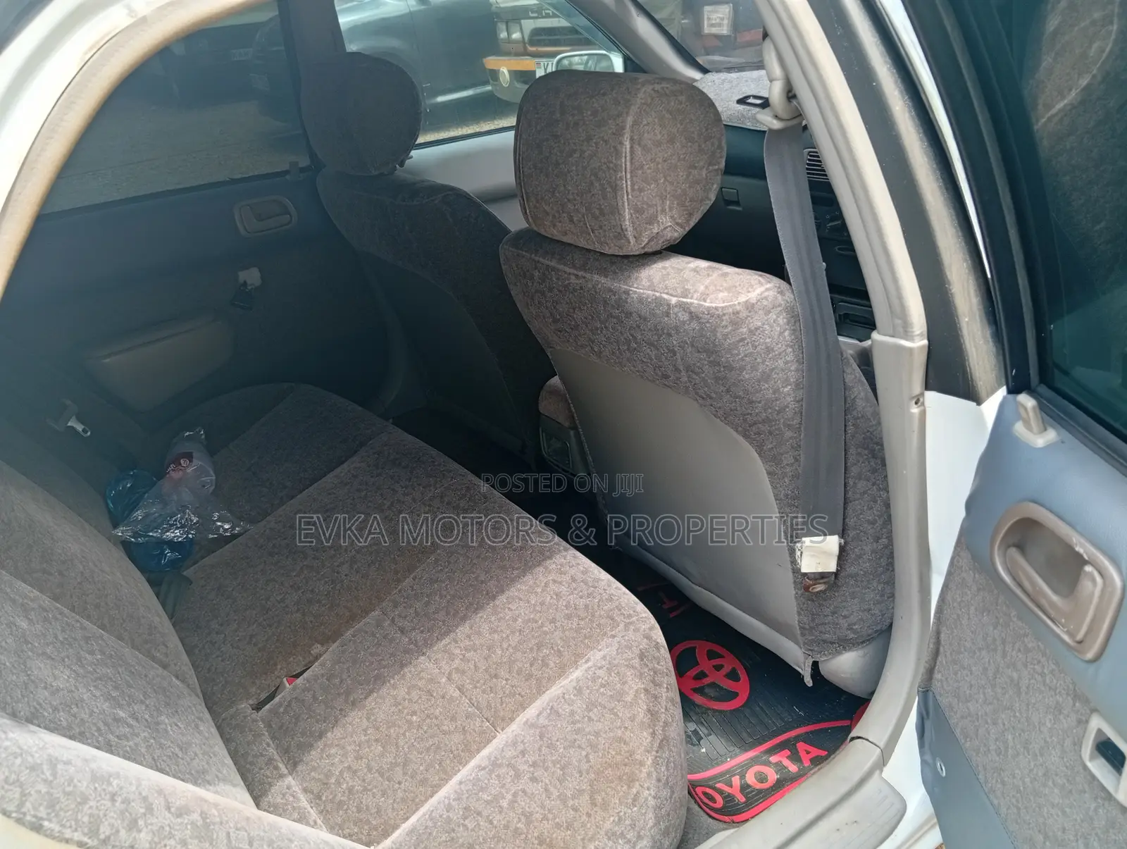 Toyota Corolla 2001 White