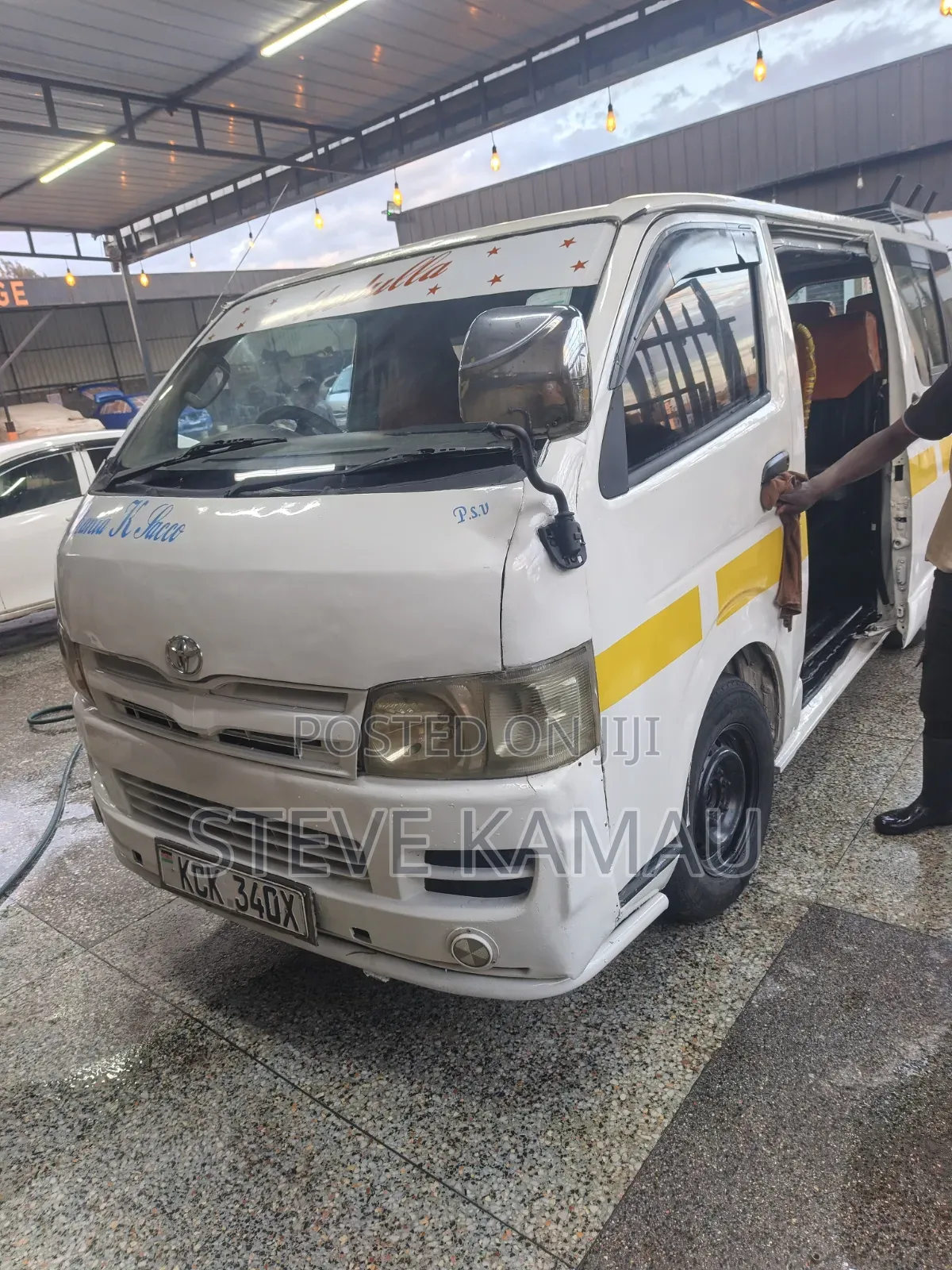 Toyota HiAce 2011 White