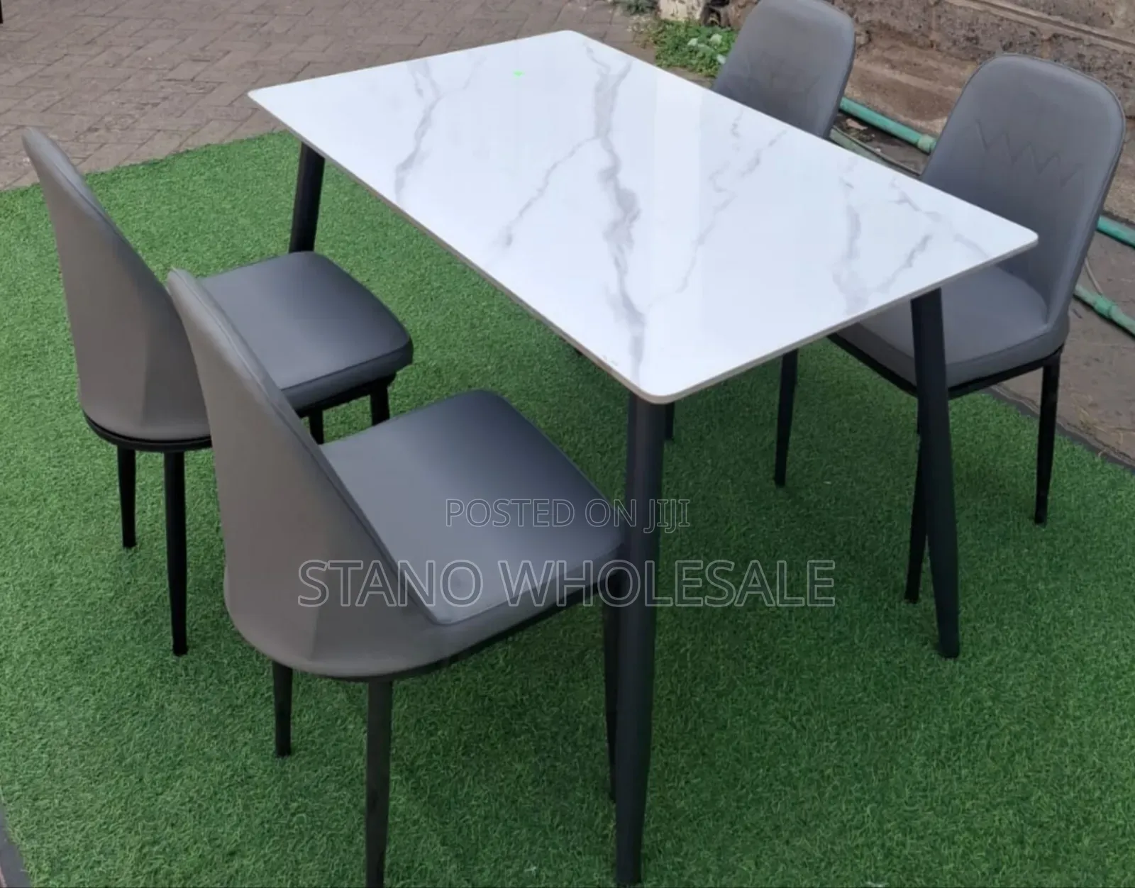 Executive 4 Seaters With Table Top Glass