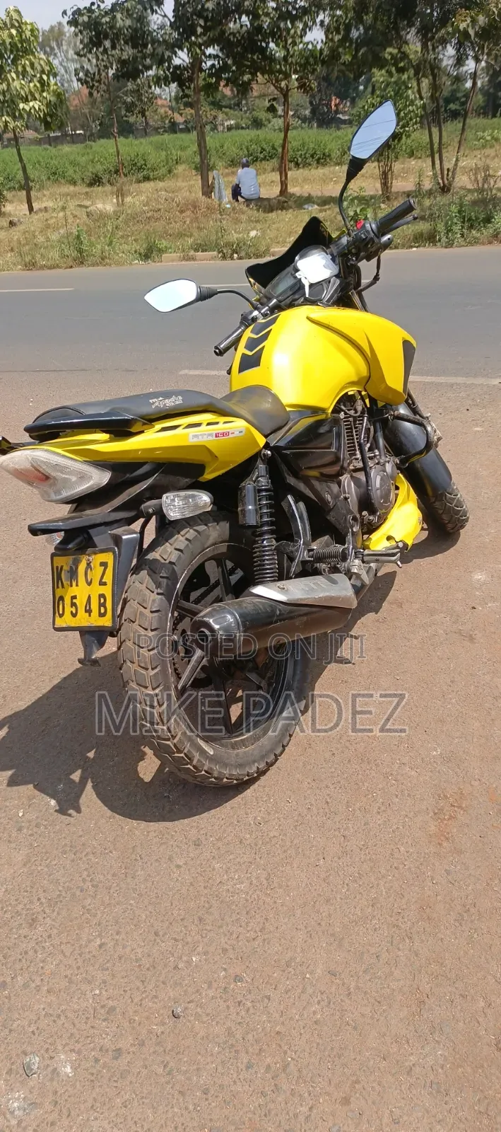 TVS Apache 160 4V 2016 Yellow