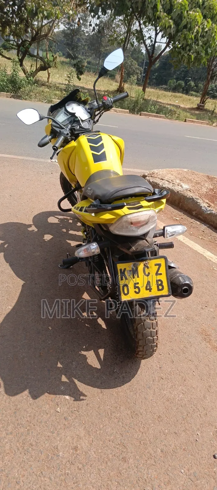 TVS Apache 160 4V 2016 Yellow