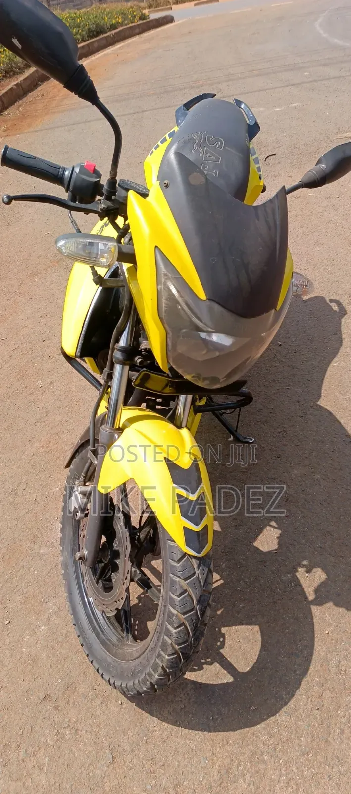 TVS Apache 160 4V 2016 Yellow