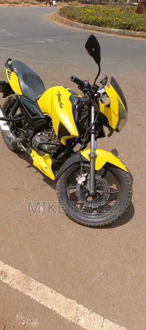TVS Apache 160 4V 2016 Yellow