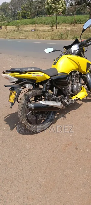 TVS Apache 160 4V 2016 Yellow
