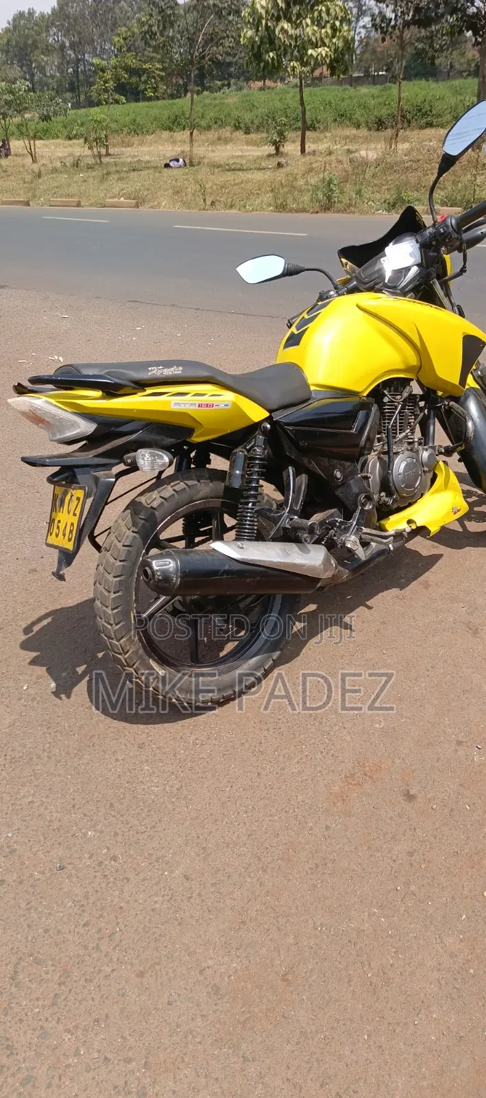 TVS Apache 160 4V 2016 Yellow