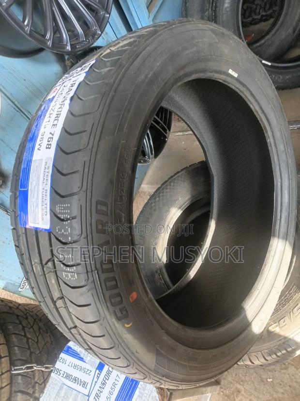 Tyre Goodard Size 245/45zr19 - thumbnail 3