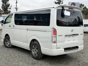 Toyota HiAce 2019 White