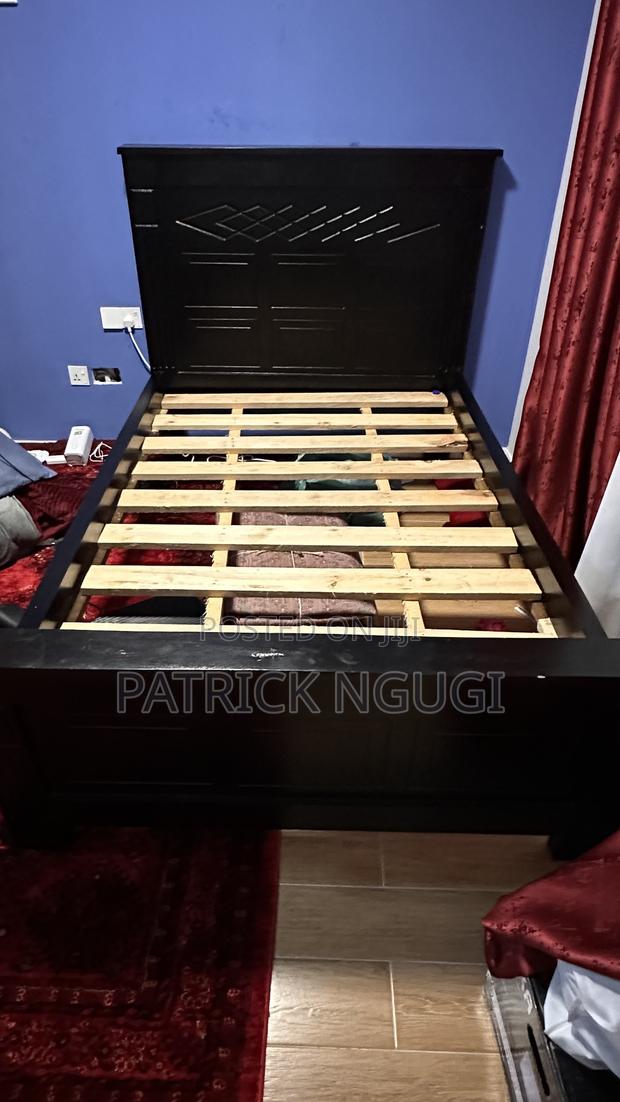 4*6 Black Wooden Bed - thumbnail 2