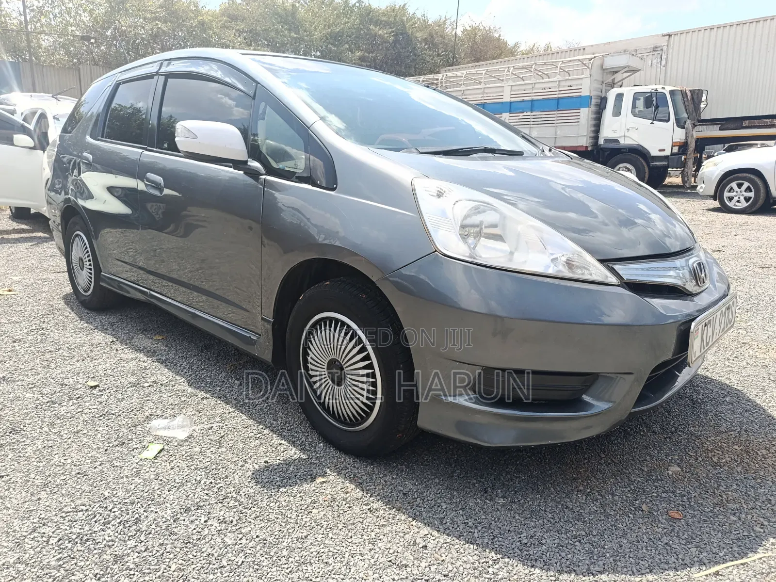 Honda Fit Shuttle 1.3 Hybrid 2WD 2012 Silver