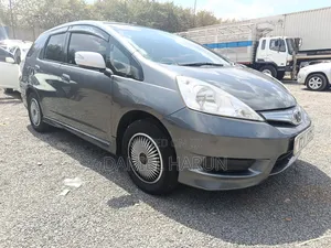 Honda Fit Shuttle 1.3 Hybrid 2WD 2012 Silver