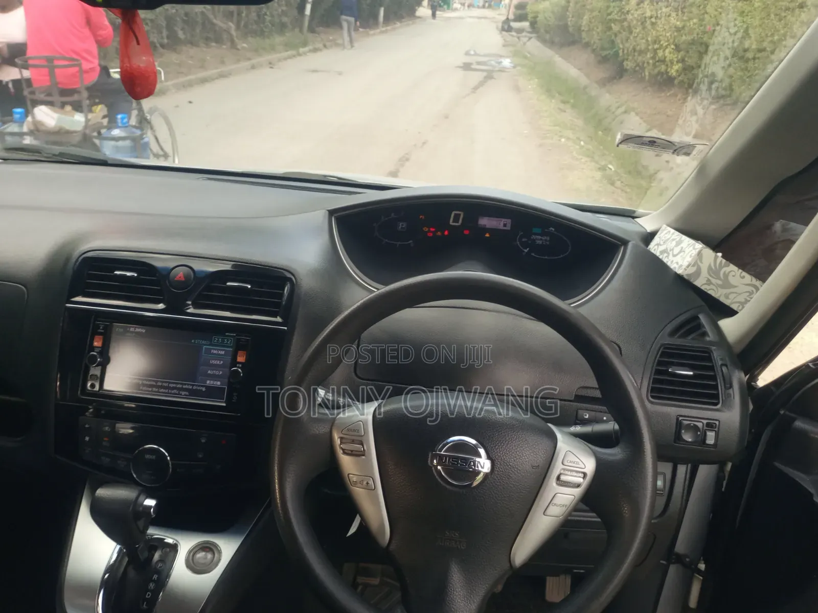 Nissan Serena 2016 Silver