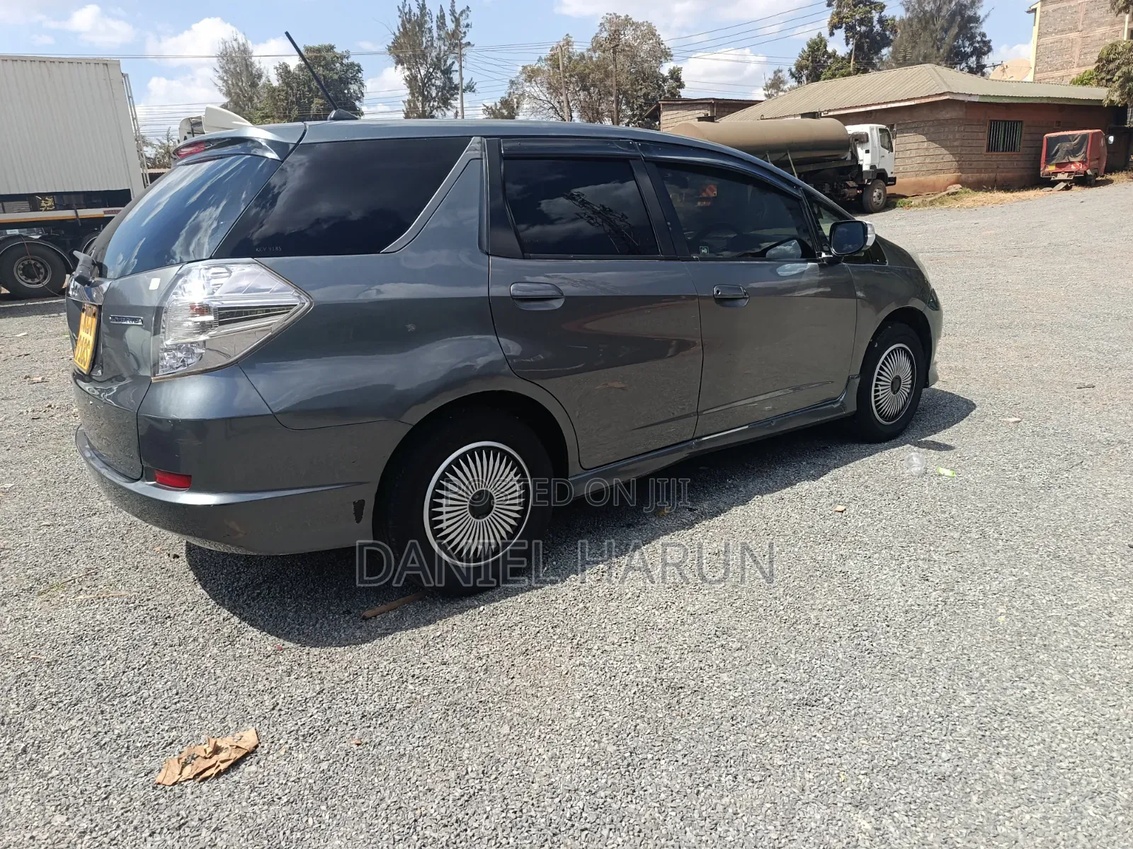Honda Fit Shuttle 1.3 Hybrid 2WD 2012 Silver