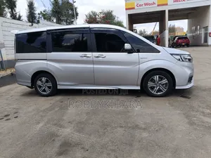 Honda Stepwgn 2017 Silver