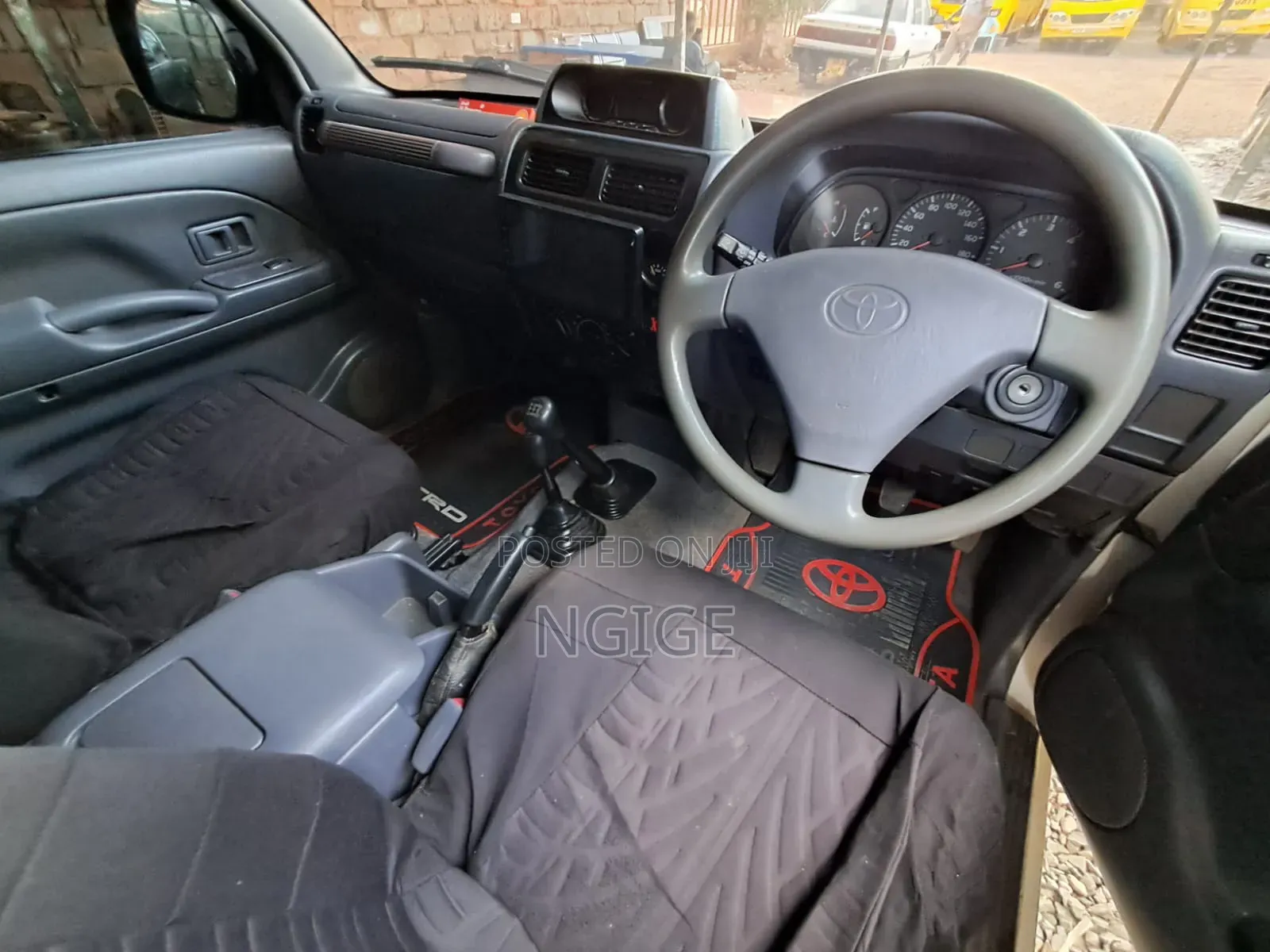 Toyota Land Cruiser 2003 White