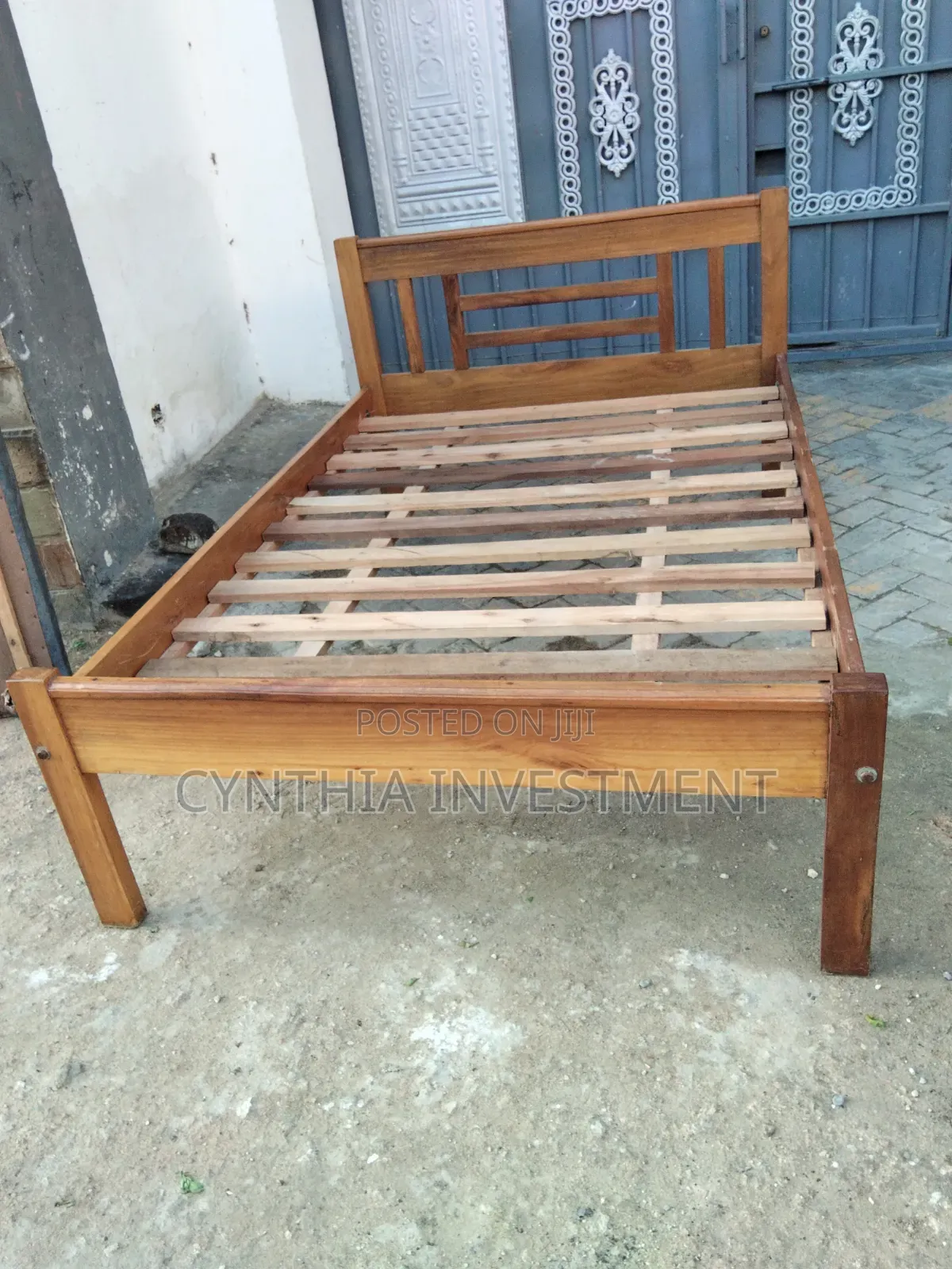 4 by 6 Strong Used Bed