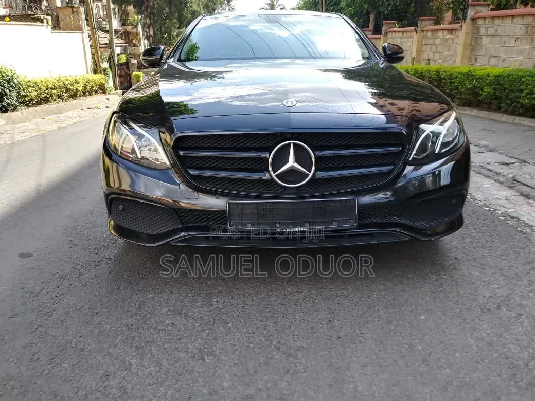Mercedes-Benz 300E 2019 Black