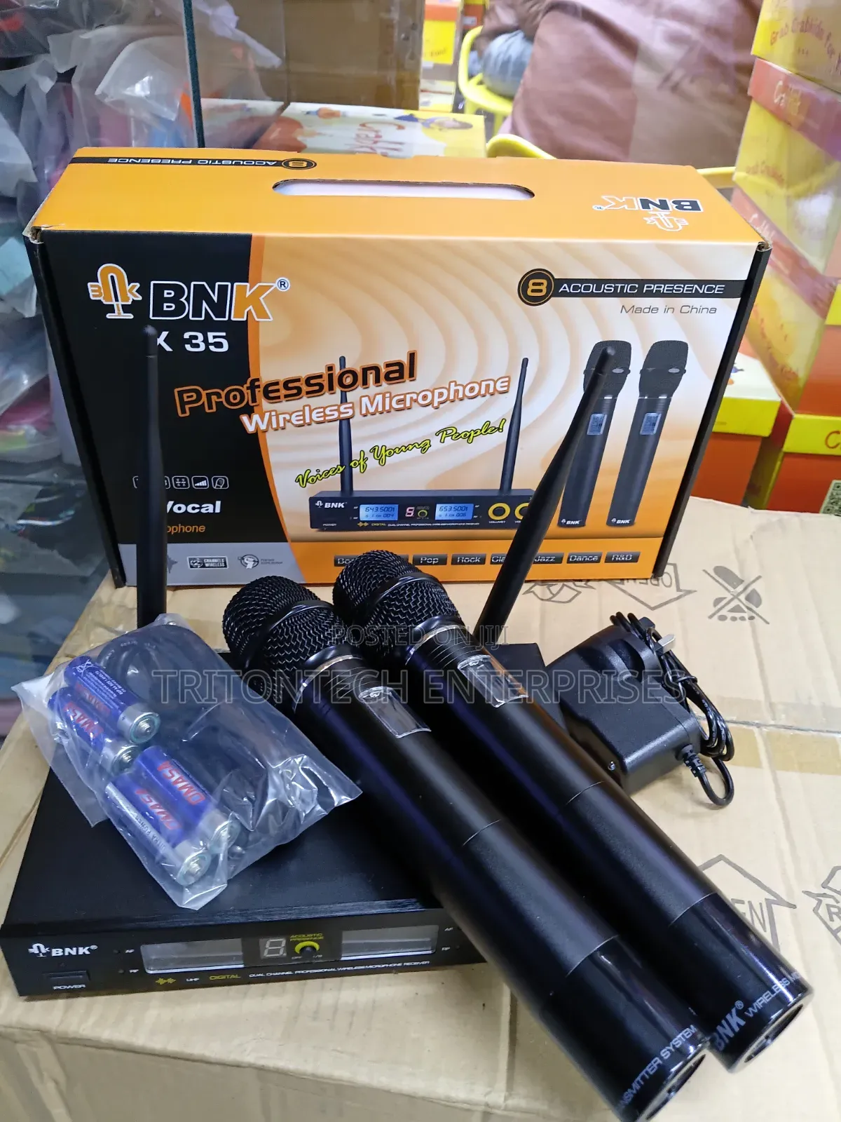 🔊 Crystal Clear Audio: BNK X35 Dual Wireless Microphone System!