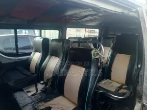 Toyota HiAce 2011 Silver