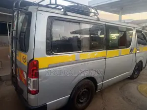Toyota HiAce 2011 Silver