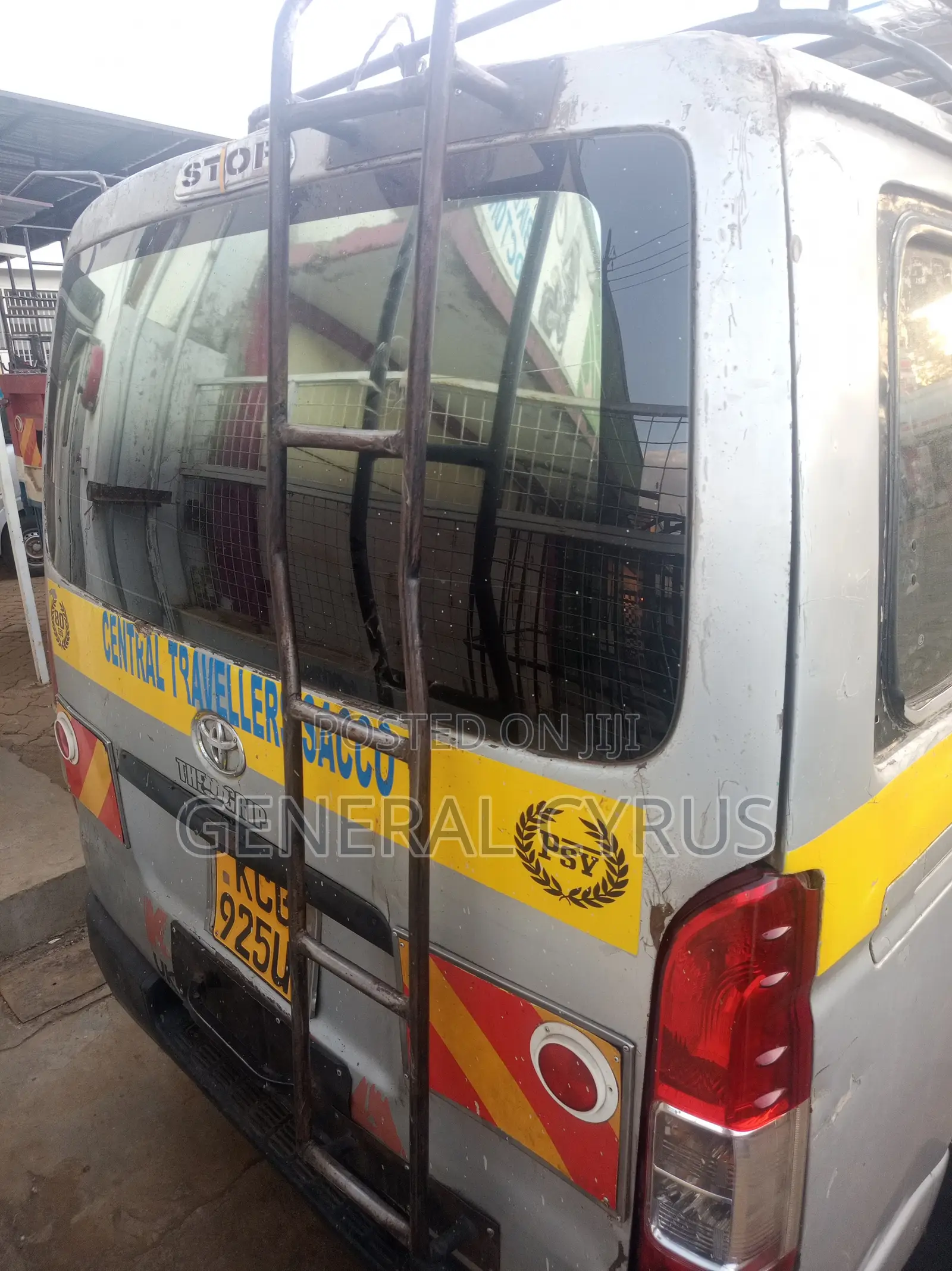 Toyota HiAce 2011 Silver