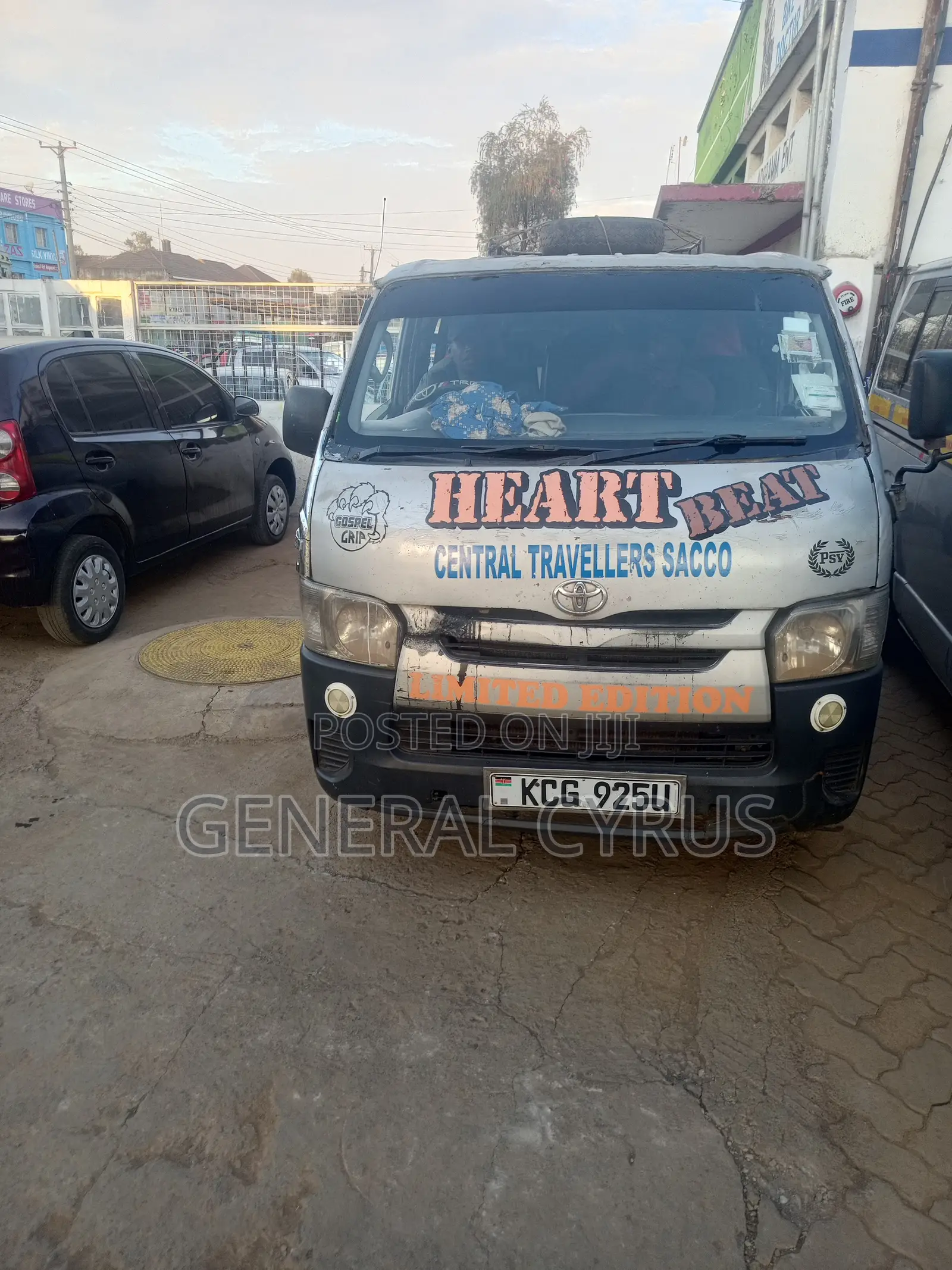 Toyota HiAce 2011 Silver