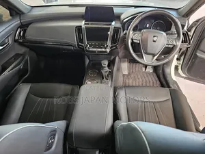 Toyota Crown 2019 Off white