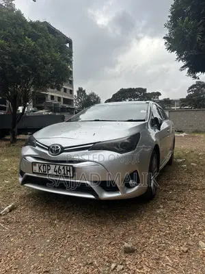 Toyota Avensis 2016 Silver