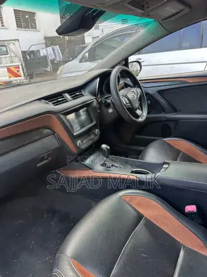 Toyota Avensis 2016 Silver