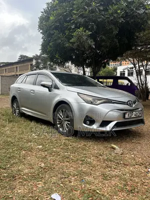 Toyota Avensis 2016 Silver